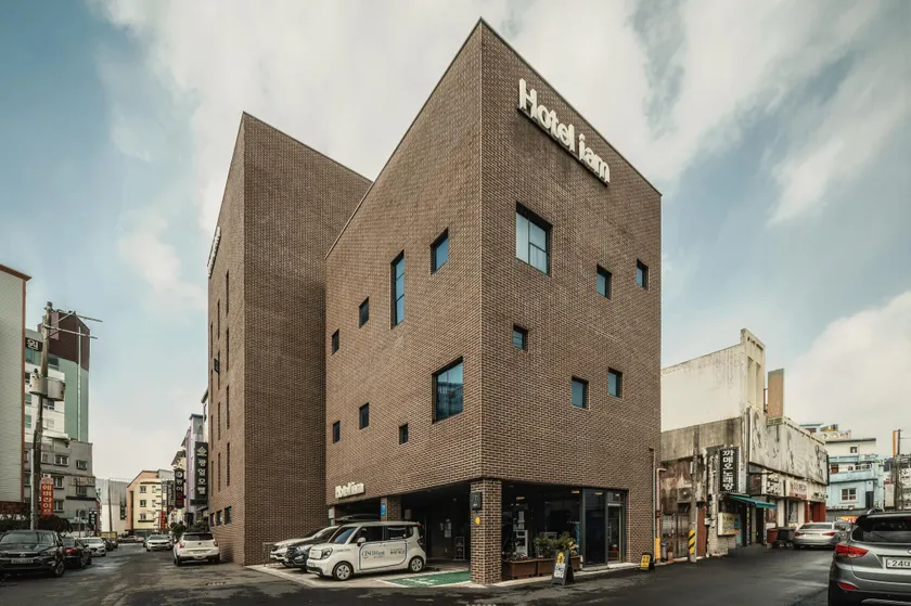Hotel Iam - Image 1
