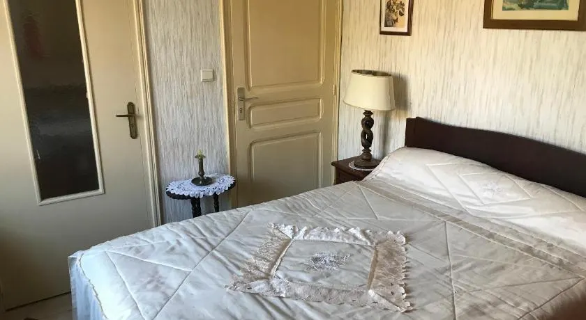 Hébergements à La Rive, Accueil ouvert tous les jours jusqu'à 20h00 dernier délai, depuis 30 ans ! Réserver ici svp ! Merci ! Aucun règlement à distance accepté, Paiement par CB, Espèces, Chèque ou Chèques-Vacances impérativement à la remise des clefs ! - Image 1