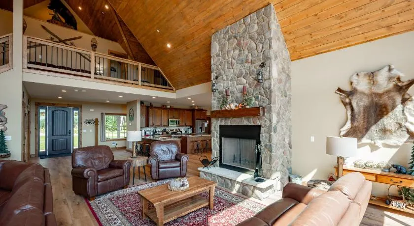 Bear Cliff Lodge by Railey Vacations - Image 1