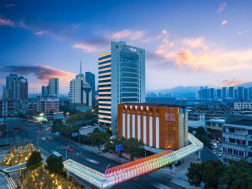 Taizhou Huangyan·Paris Designer Hotel（ jiufenggongyuandian) - Image 1