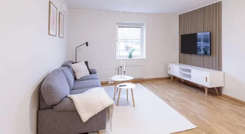 Easy Livin' Apartment Hotel - Image 1