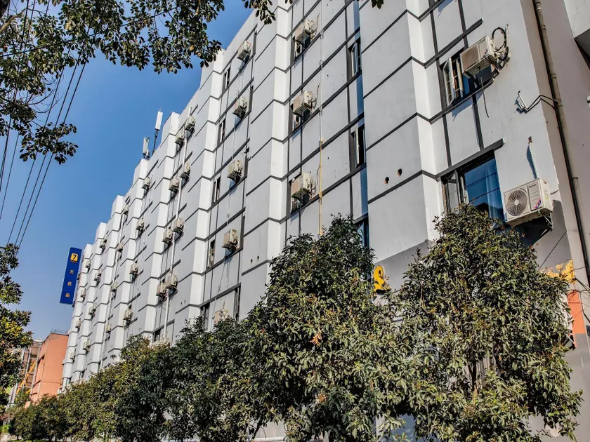 7 Days Premium Hotel Guiyang Huanghe Road Qing Shuijiang Metro Station - Image 1
