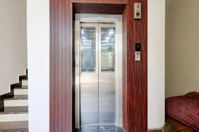 Super Townhouse Geeta Nagar Metro Station Formerly Hotel Opal - Image 1