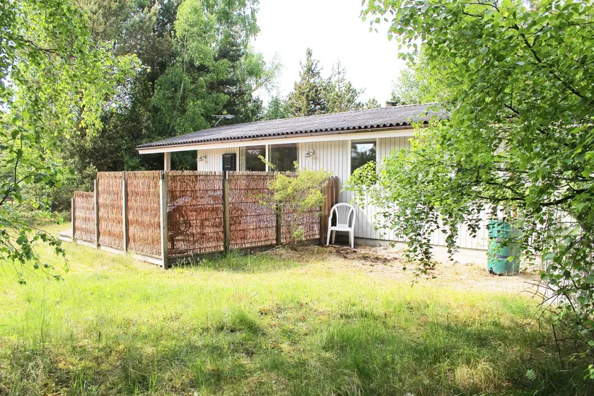 Holiday cottage close to beach - Image 1