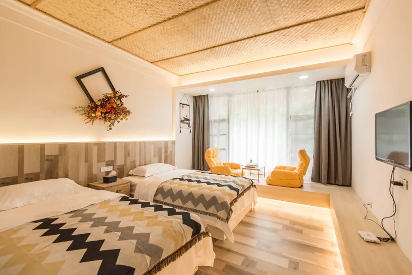 Huashijian Boutique Homestay (Shennongjia Tourist Distribution Center Branch) - Image 1