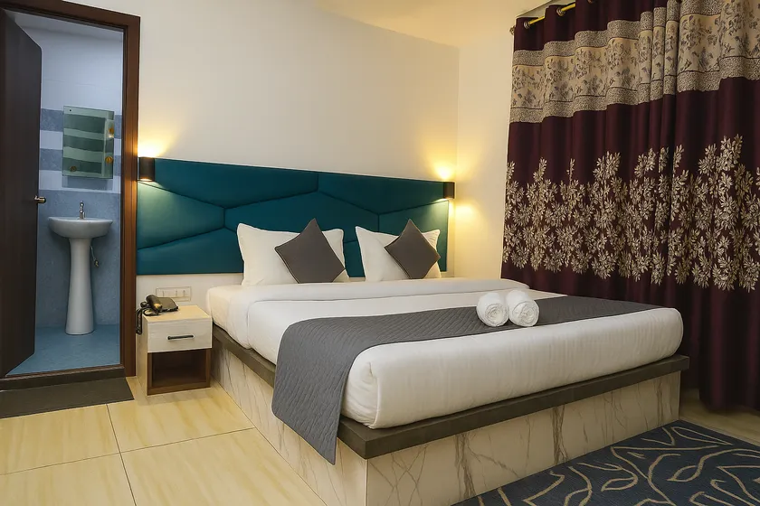 Hotel The Elegance - Image 1