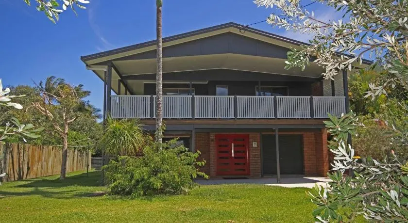 Red Door Beach House - Image 1