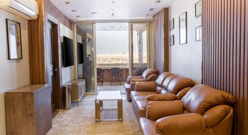 Shiny Pyramids Boutique Hotel - Image 1
