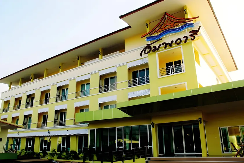 อัมพวารี Amphawaree Hotel - Image 1