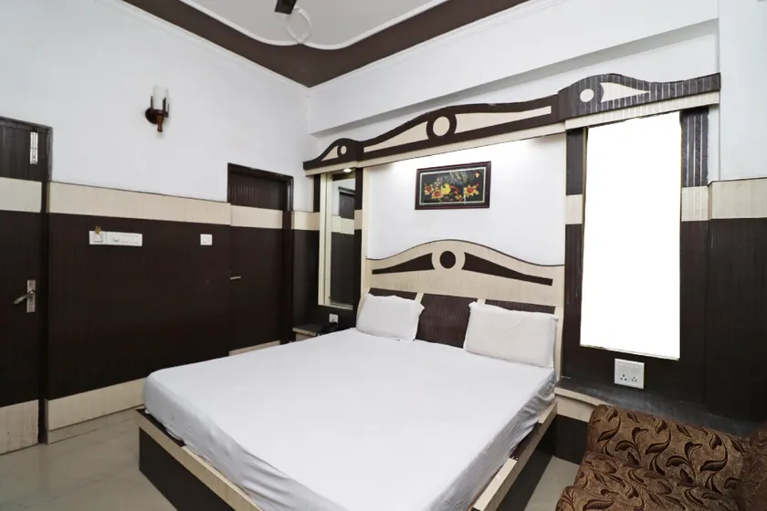 SPOT ON 40978 Hotel Arya - Image 1