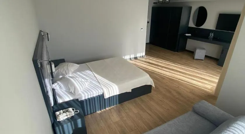 Carpediem Diamond Hotel - Image 1
