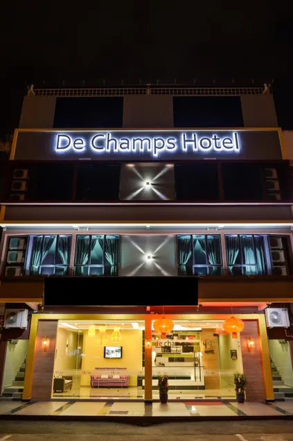 De Champs Hotel - Image 1