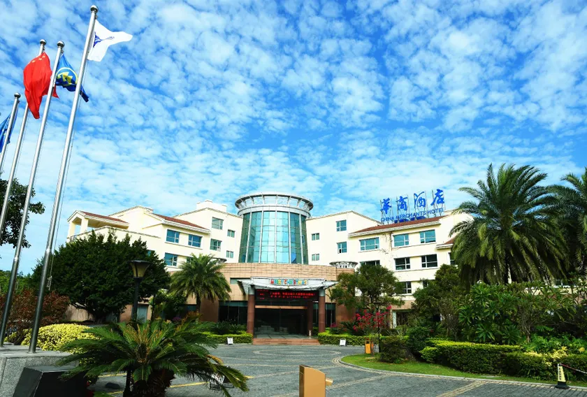 Huashang Hotel - Image 1