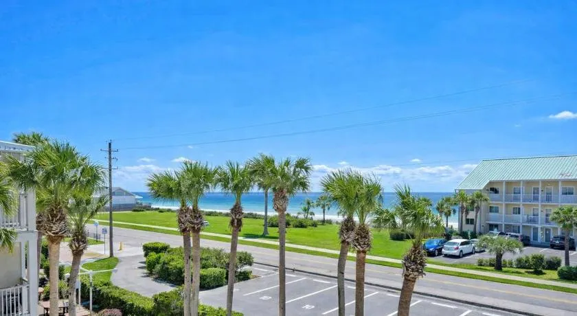Condo with Gulf View & pool, beach access & bunks - Image 1
