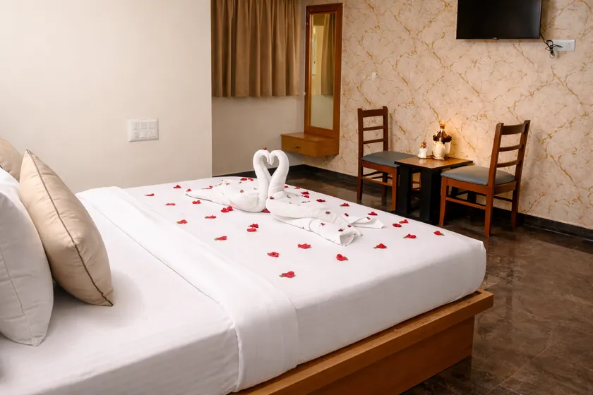 Hotel Jade Meadows  - Image 1