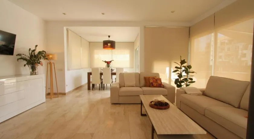 Beach House Castelldefels - Image 1
