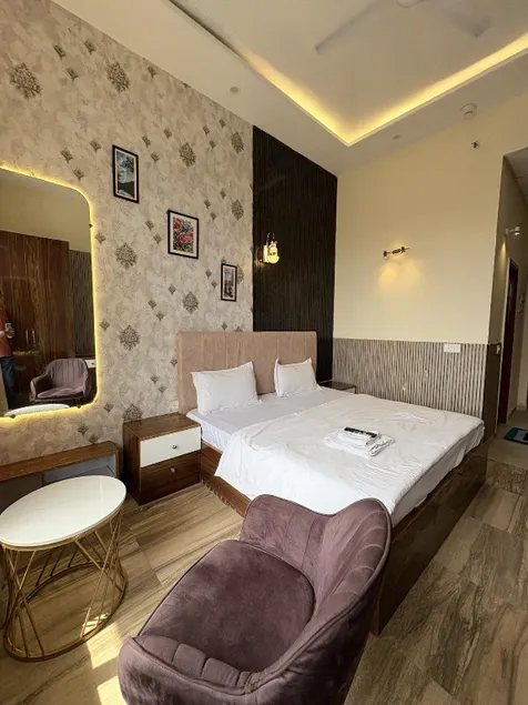 Trovero Suites Near Expo Mart - Image 1