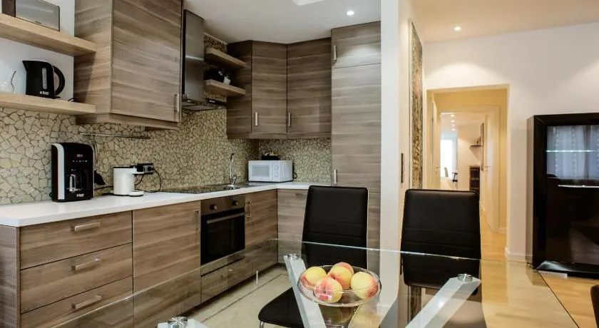 The Queen Luxury Apartments - Villa Liberty - Image 1