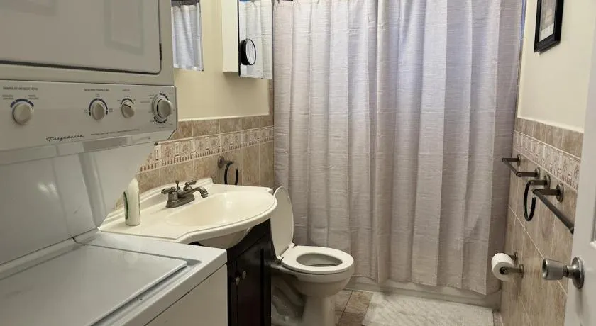NY - NJ Tennis Suites - Sleeps 40 - 15 Mins to NYC - Image 1