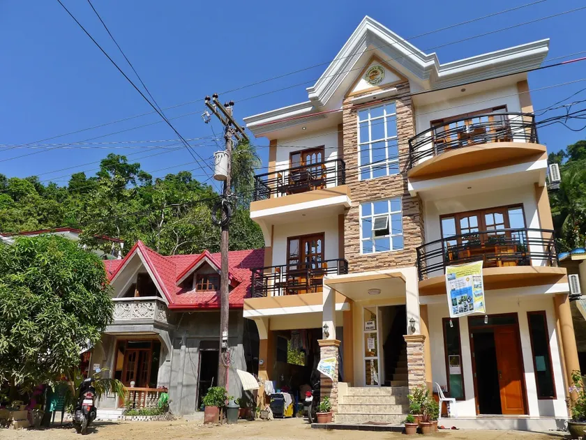 Buena's Haven Travelodge - Image 1