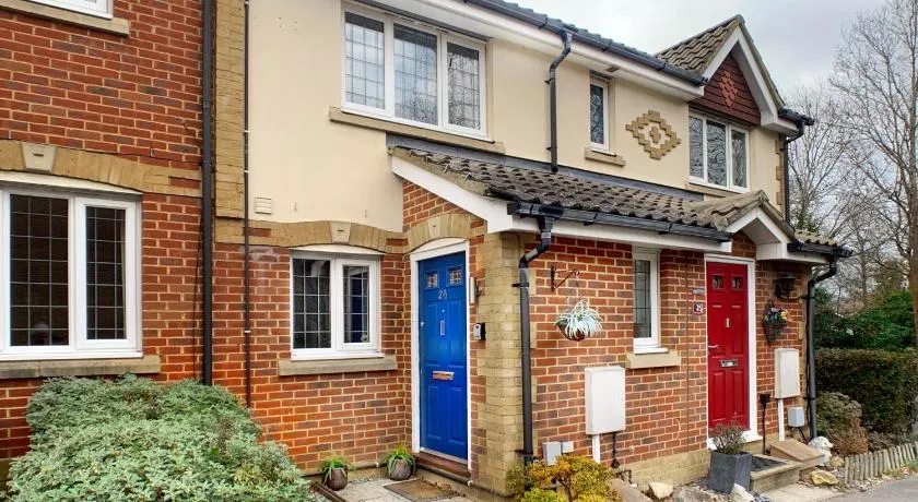 Knaphill - 2 Bedroom Terrace House - With Garden - Image 1