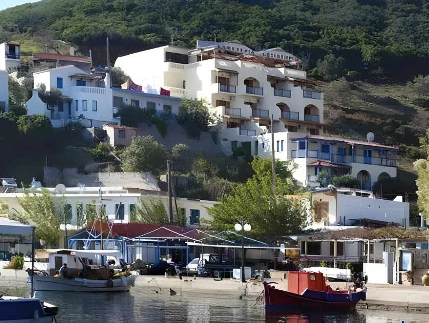 Agnanti Hotel - Image 1