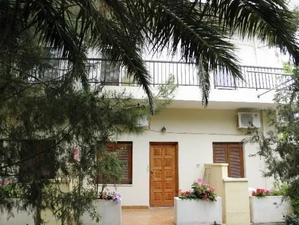 Stelios Rooms - Image 1