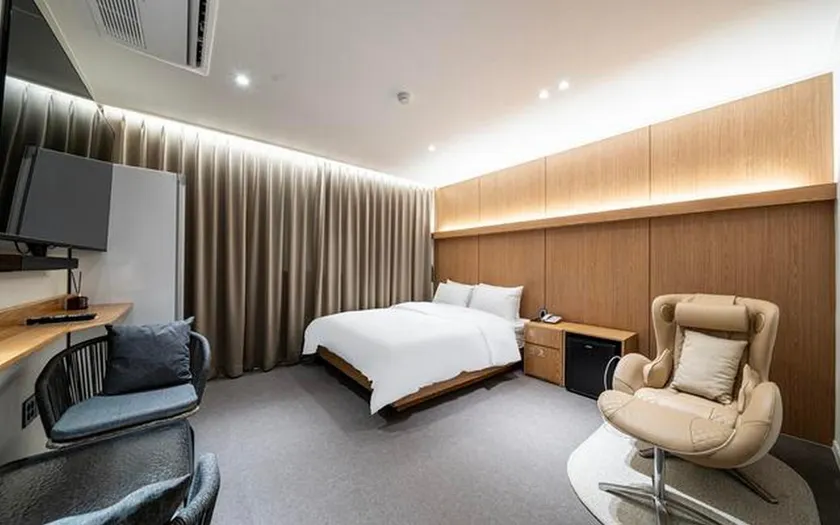 Brown Dot Hotel Hot Spring Yuseong - Image 1