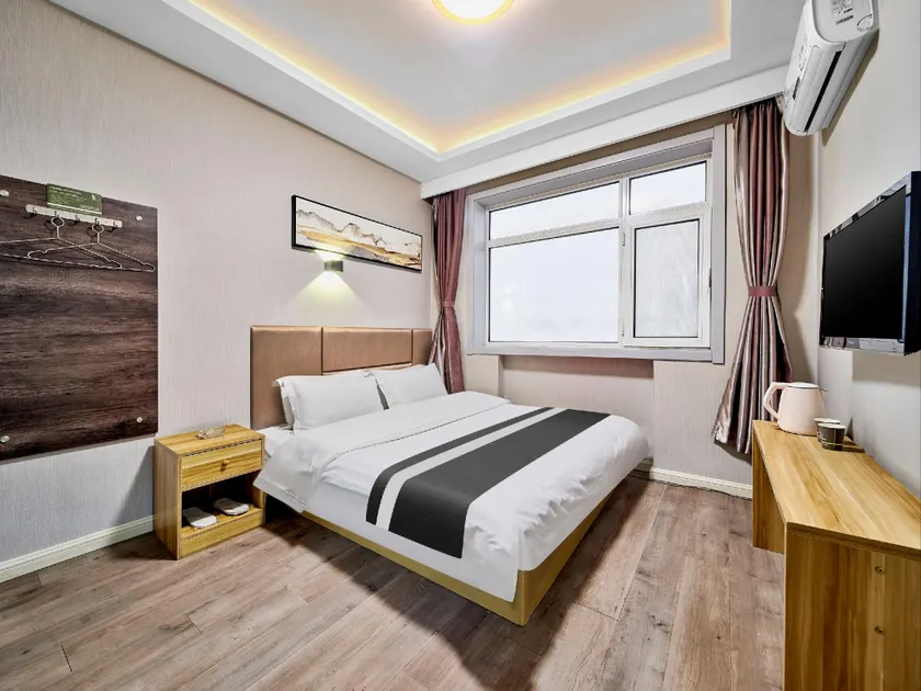 YiBaiLiangPin Hotel (Luanxian Railway Station Branch) - Image 1