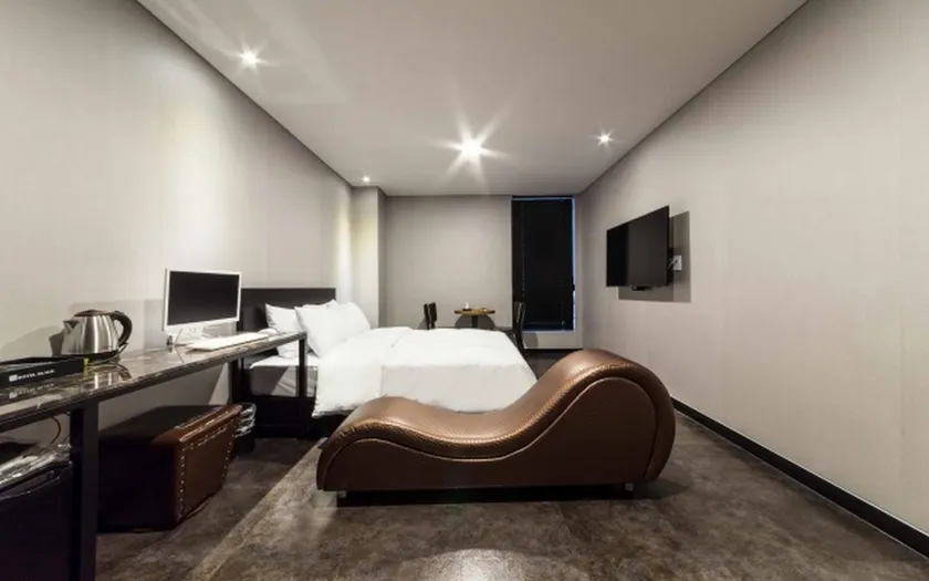 Yangju Hotel Black - Image 1