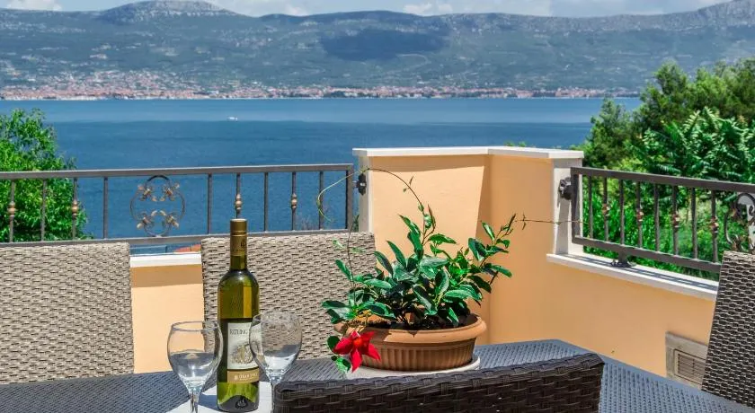 Apartment Leut with spacious terrace and sea view - Image 1
