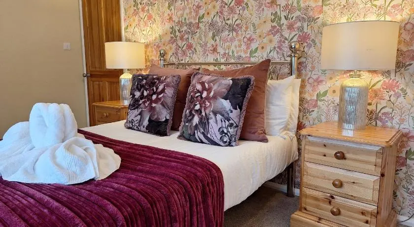 3 Bedroom Cottage, Sleeps 5 Village Location - Image 1