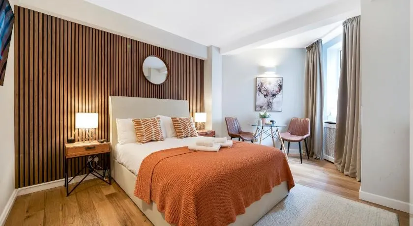 Elegant Apartment in Chelsea - Image 1