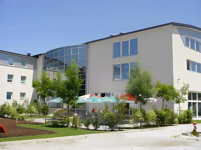 Bit Center Hotel - Image 1