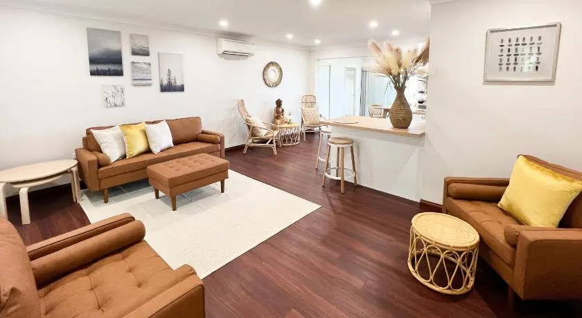 The Swan Lakehouse - Buff Point - Image 1