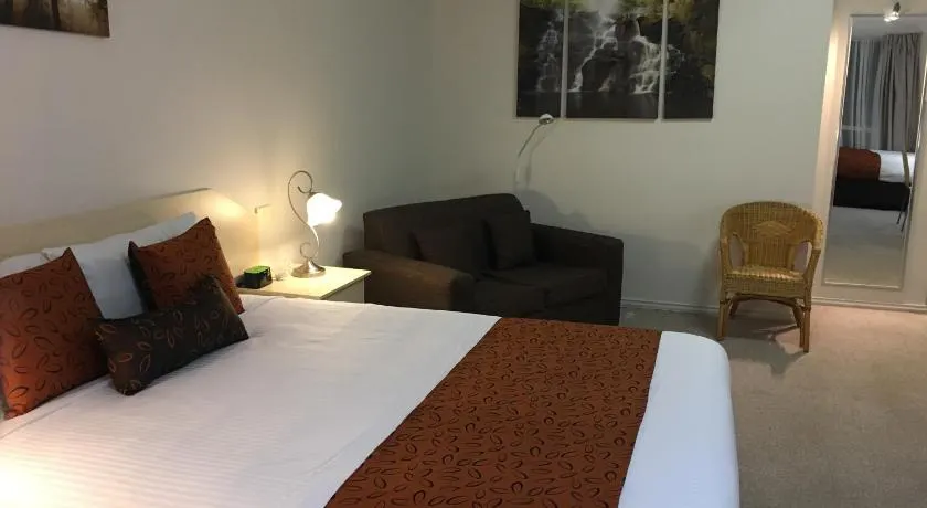 Tuckerbox Motor Inn - Image 1