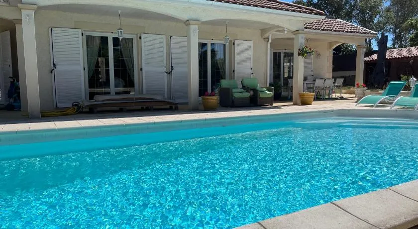 Suite dans villa provençale avec parking et piscine - Image 1