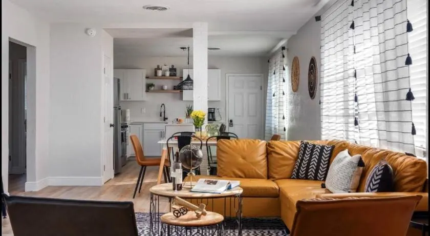 Luxury Home & Mins to Beach and Walk to Downtown - Image 1