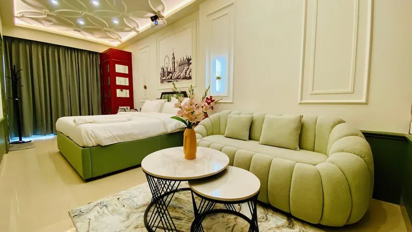 StayMoodyy - London Themed Studio with Shared Kitchen - Image 1
