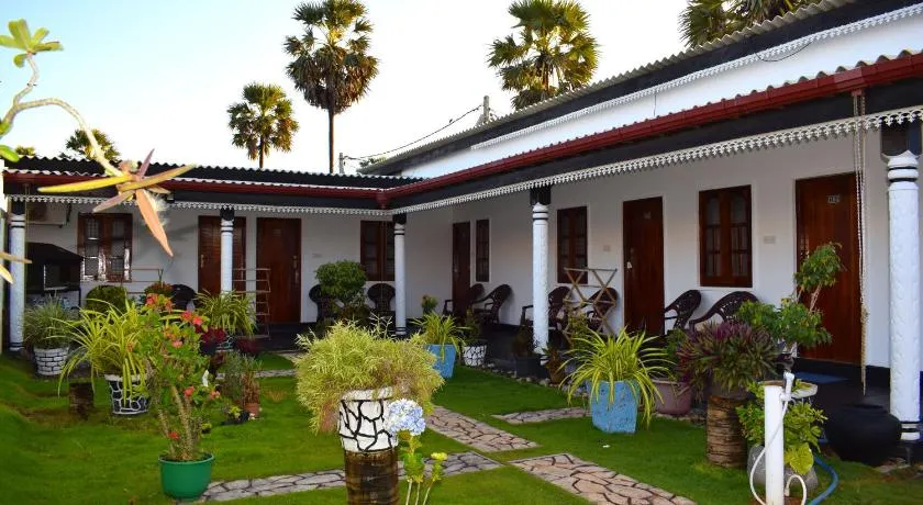 Hotel Angel Inn Beach - Image 1