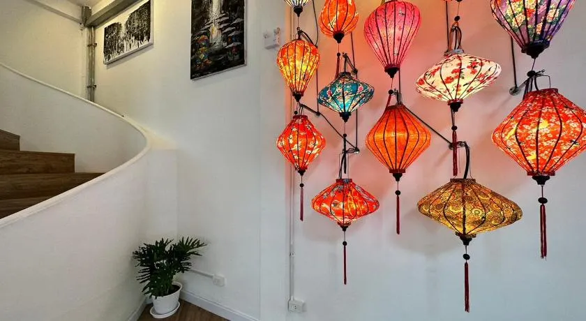 The White Den Sukhumvit 44 - Image 1