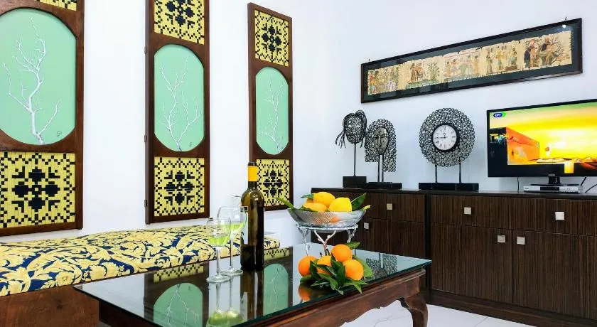 Suite of light rooms - Image 1