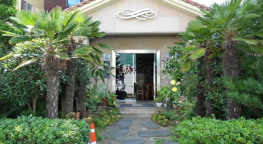 Charmant Hotel - Image 1