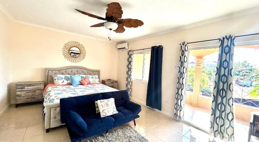 Palm Retreat - Image 1