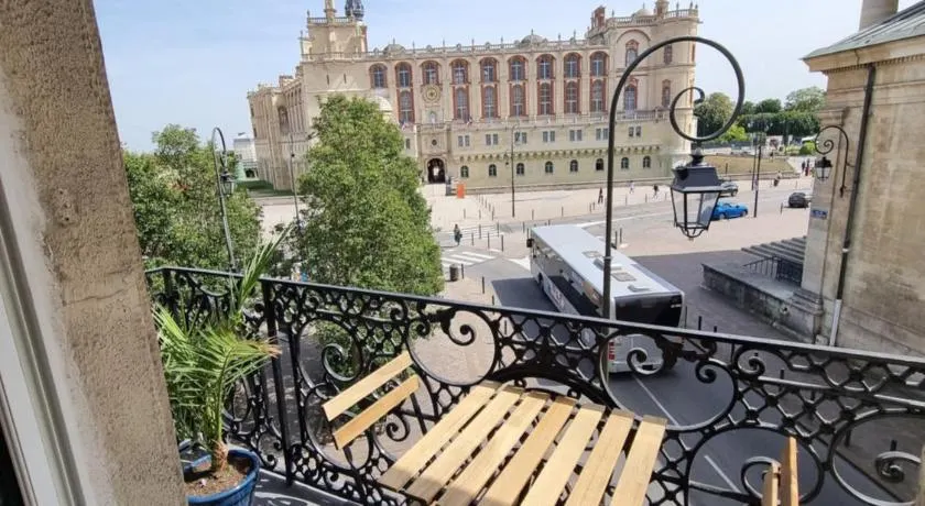 Face château St Germain en Laye, appartement 4 à 6 personnes, 23 min de Paris Champs-Elysées - Image 1