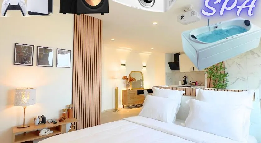Skyline Suite Premium - CinéSpa & Vue Panoramique - Image 1