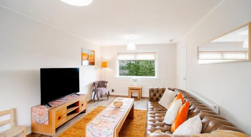 Stylish Stirling home with stunning views - Image 1