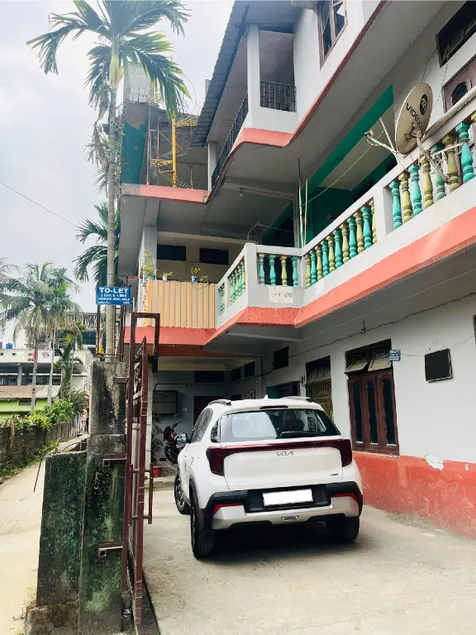 Taposhri Homestay with WiFi & Free Parking - Image 1