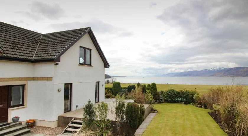 Lochview Guesthouse - Image 1