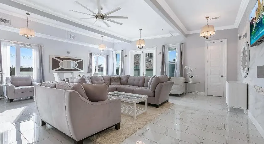 Stunning Penthouse in the Heart of the City - Image 1